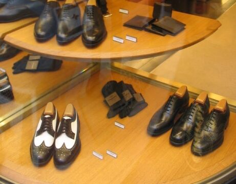 Proof by Curation Demonstrate True Expertise Without Claiming Smart Lecturing or Giving Advice